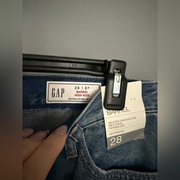 NWT GAP BARREL JEANS - medium denim size 28 - Picture 3 of 7